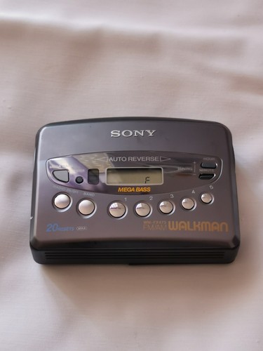 Rare Vintage Sony Walkman WM-FX473 Radio Cassette Player Silver in Box! - Bild 9 von 12