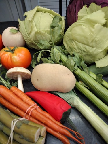 Large Wire farm  Basket With Faux Fiber Vegetables - Picture 18 of 21
