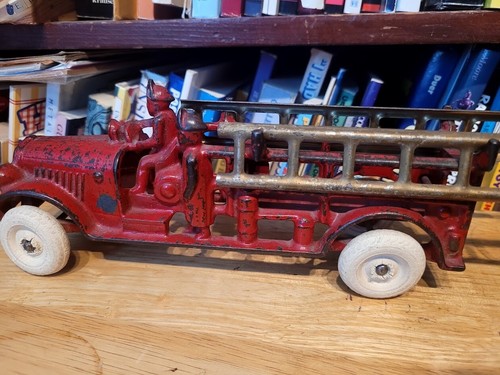 NICE VINTAGE 1930's ARCADE CAST IRON OPEN CAB LADDER FIRE TRUCK - Picture 5 of 14