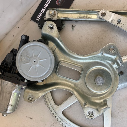 TOYOTA PRIUS 2006 - 2008 N/S/F PASSENGER SIDE FRONT WINDOW MOTOR 85720-58010 - Picture 2 of 6