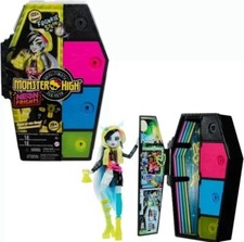 Monster High Neon Frights Frankie Stein Fashion Doll Set (Factory Sealed New)