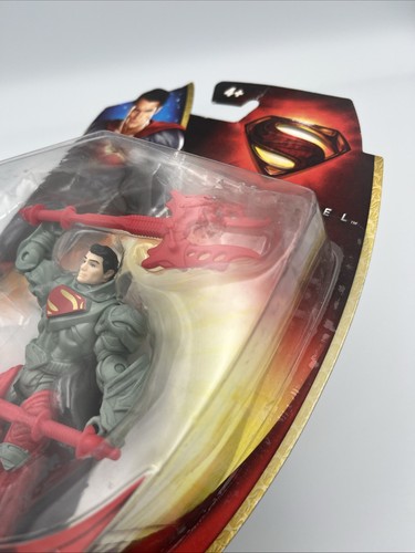 Modellino Man of Steel Superman Krypton Combat 3,75" DC Comic Mattel DMG PKG - Foto 6 di 7
