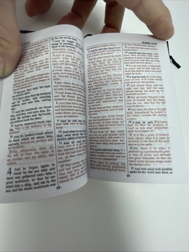 La Santa Biblia KJV Negro Bolsillo Tamaño Nuevo Testamento Solo Biblia Letra Roja - Imagen 8 de 9