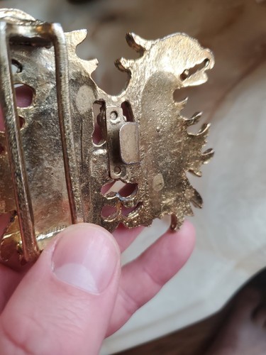 Vintage - 1970's Brutalist Mythical Dual Griffin Head Gold Toned Belt Buckle - Picture 4 of 4