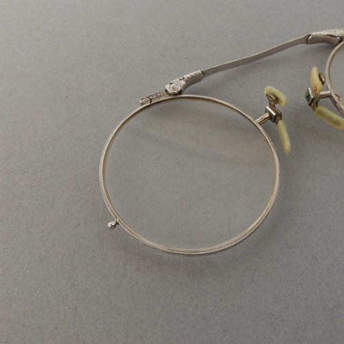 Antique 1900s Eyeglasses Spectacles Hand Held Silver Tone Ornate Nose Pads Case - Picture 11 of 17