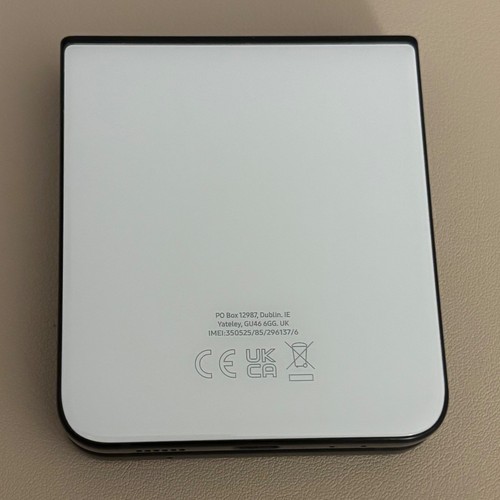 Samsung Galaxy Z Flip4 5G 256GB weiß Smartphone - kleinere Kratzer an den Kanten - Bild 4 von 12