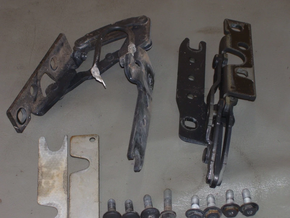 OEM 2002 BMW 745i  front left/right hood support hinge bonnet mount w/ bolts Foto 2 de 4