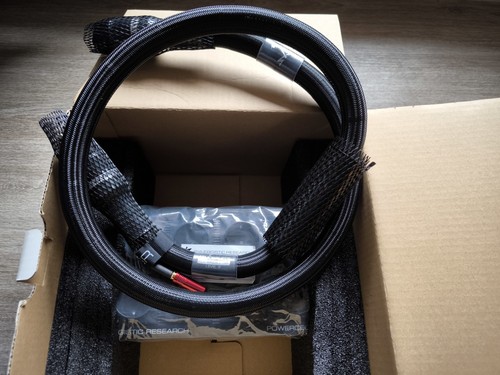 Synergistic Research UEF 8  SE Netzfilter inkl. SR  Atmosphere Level 2 Netzkabel - Bild 1 von 4