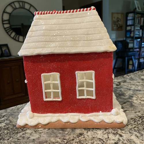 Beleuchtetes 9" Lebkuchenhaus von Valerie - Santa’s Cottage - offener Karton - Bild 3 von 4