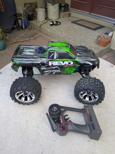 Brand New Traxxas Revo 3.3 Nitro RC Car 4 Wheel Drive w Controller