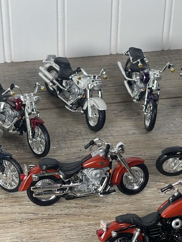 Lotto di 9 moto d'epoca collezione Maisto Harley Davidson - Foto 4 di 6