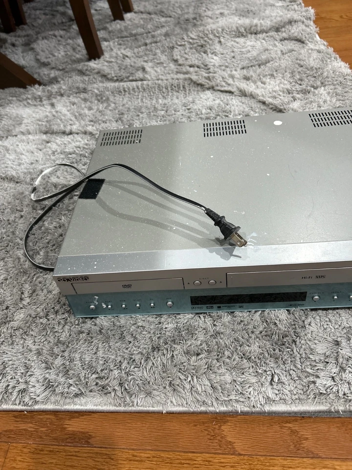 Go-Video DVR4300 Reproductor de DVD / Grabadora de Video Cassette (VCR) Foto 3 de 4