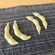 Crate And Barrel Ceramic Chopsticks Holders Rest Snap Peas Green Set of 4