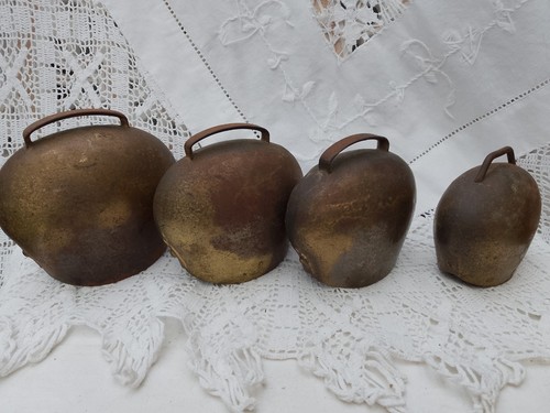 Antique Set of 4 Graduated Varrone Premana Goat Cow Bells Italian Alps - Picture 2 of 7
