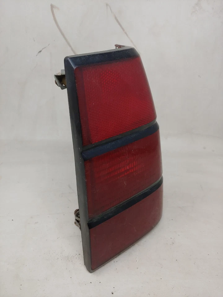 1988 1989 1990 1991 1992 PONTIAC LEMANS Oem Tail Light Right Passinger Side - Image 3 of 4
