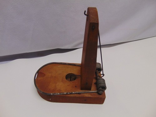 Vintage Wooden & Metal mouse / rat Animal Trap 6" x 4" x 7" USA brown color