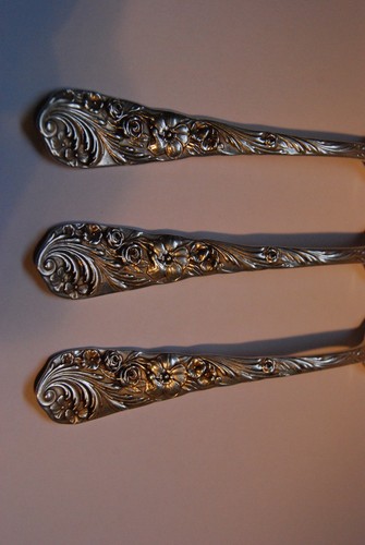 1 de 3 HORQUILLA REGULAR DE PLATA ESTERLINA FLORA BY REED & BARTON MONOGRAMA 7 1/4" - Imagen 2 de 6