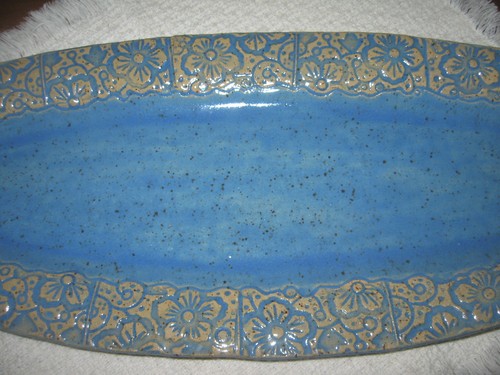 Oval BRYANT Studio Art Pottery Platter Blue w Ocher Flower-Impressed Rim 19"x7" - Picture 4 of 9