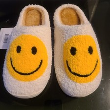 Smiley Face Cozy Comfy Slippers Cute Lady Sz 7-8
