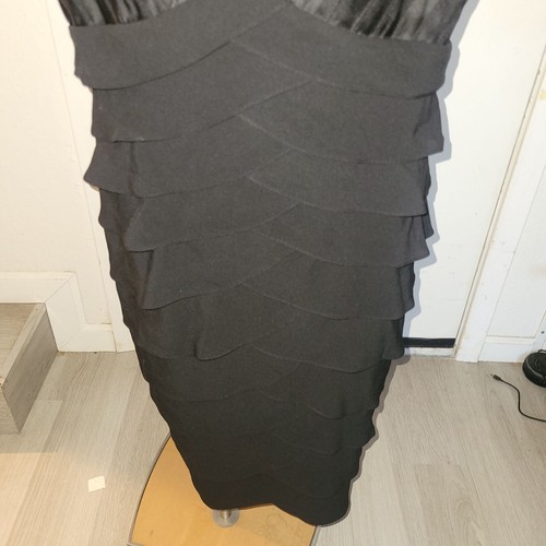Vestido de cóctel ADRIENNA PAPELL negro sin mangas cuello en V capas 14 festoneado - Imagen 3 de 9