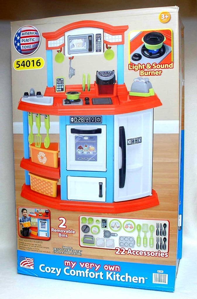 La nueva y cómoda tostadora naranja, la cocina, la cafetera, las luces y el sonido sellado. La nueva y cómoda tostadora naranja, la cocina, la cafetera, las luces y el sonido sellado.
