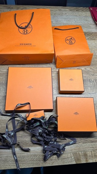 Hermes Original Einkaufstaschen und Schachtel mit Bändern