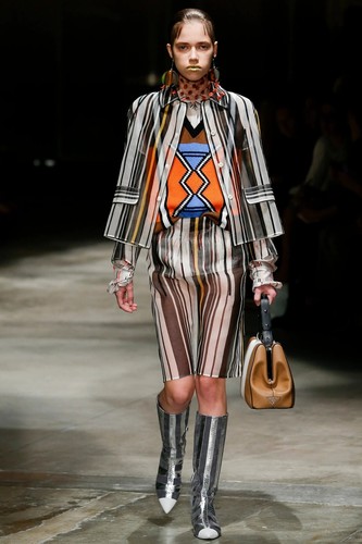 PRADA S/S 2016 PASARELA Fucsia Pom-Pom Roseta Malla Pequeño Dickey Babero Bufanda Nuevo con Etiquetas - Imagen 11 de 11