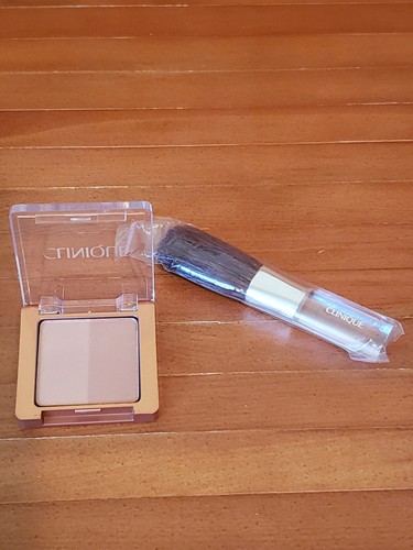 BRONCEADOR CLINIQUE Almost FPS 15 color 01 LIGHT MEDIUM nuevo 0,06 oz 1,8 g - Imagen 3 de 6