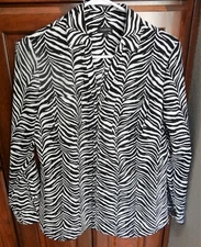 EUC - TALBOTS  100% Polyester Black and White BLOUSE Size 8 - CUTE!
