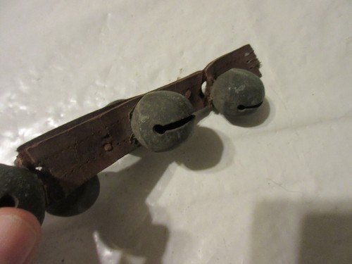 Band Of 5 Antique Brass Sleigh Bells On Leather *As Is* - Picture 3 of 17