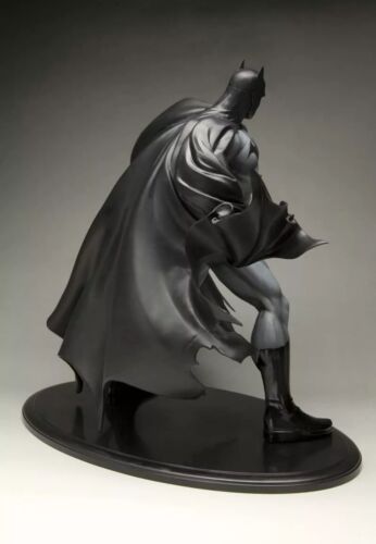 Batman Black Costume Variant 1:6 Scale PVC Statue + Dc Comics New In Box - Picture 4 of 8
