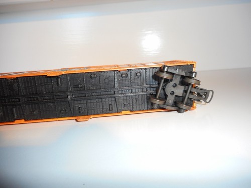 Lima 50' Santa Fe Boxcar. V/Good condition. Metal wheels. HO scale. No box - Picture 8 of 8