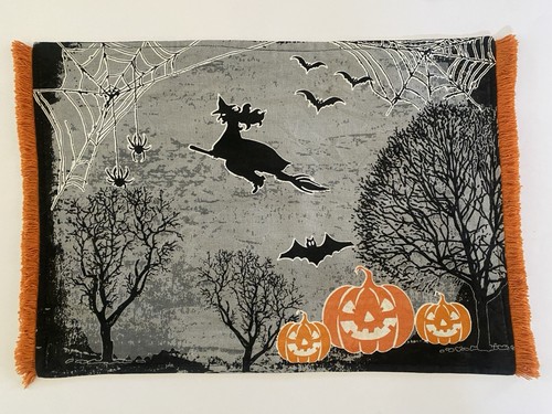 4 manteles individuales de tela brillante de Halloween Cynthia Rowley Jack-O’-Lanterns bruja murciélago - Imagen 2 de 12