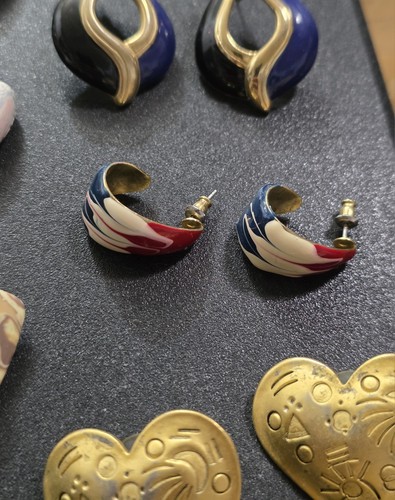 Vtg Lot Of 18 Pairs Earrings. Jewelry Costume Pierced. Loops Shapes Enamel Etc. - Picture 10 of 12