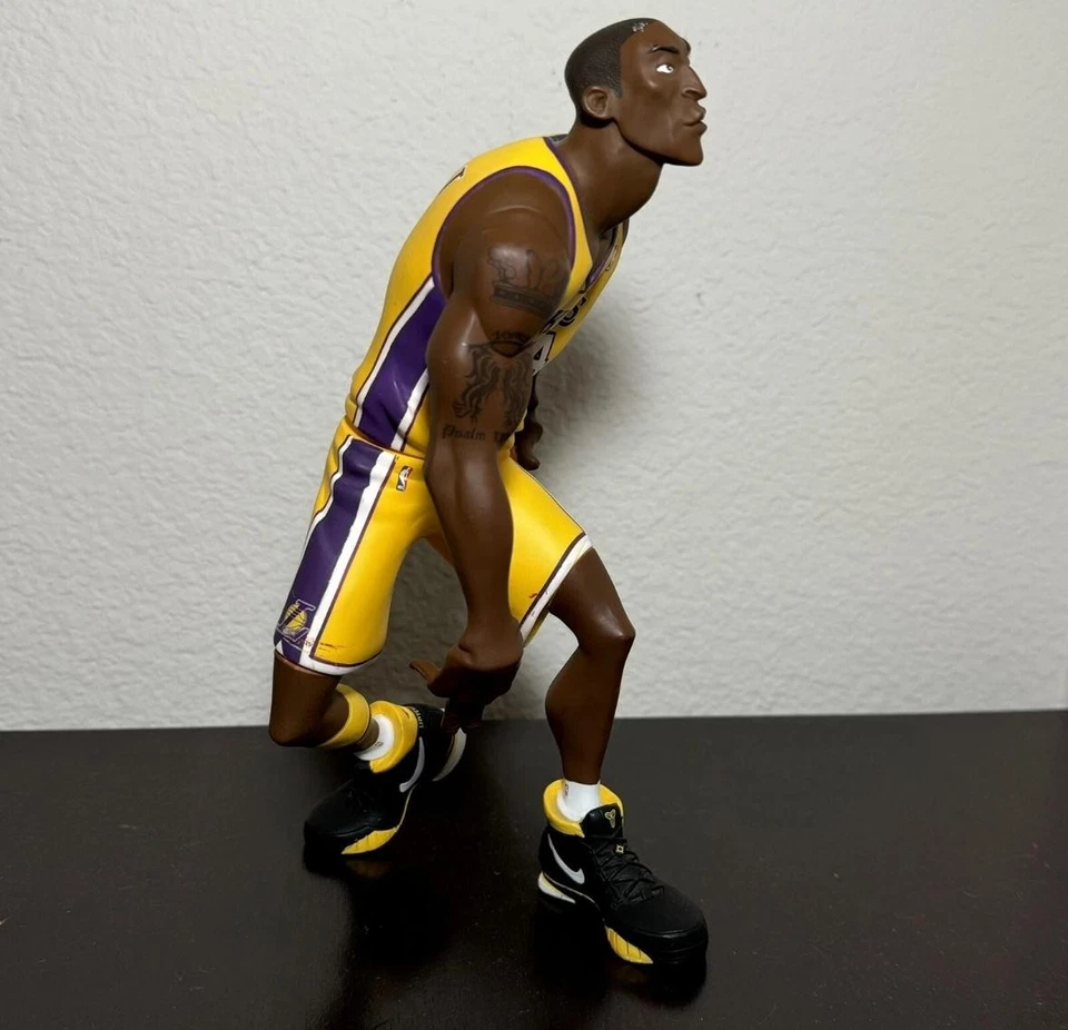 Figura de acción Kobe Bryant Upper Deck All Star vinilo #24 camiseta amarilla Nike 1/500 Foto 4 de 4