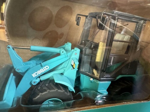 KOBELCO LK50Z 1/32 MINI WHEEL LOADER #380207 - Picture 7 of 24