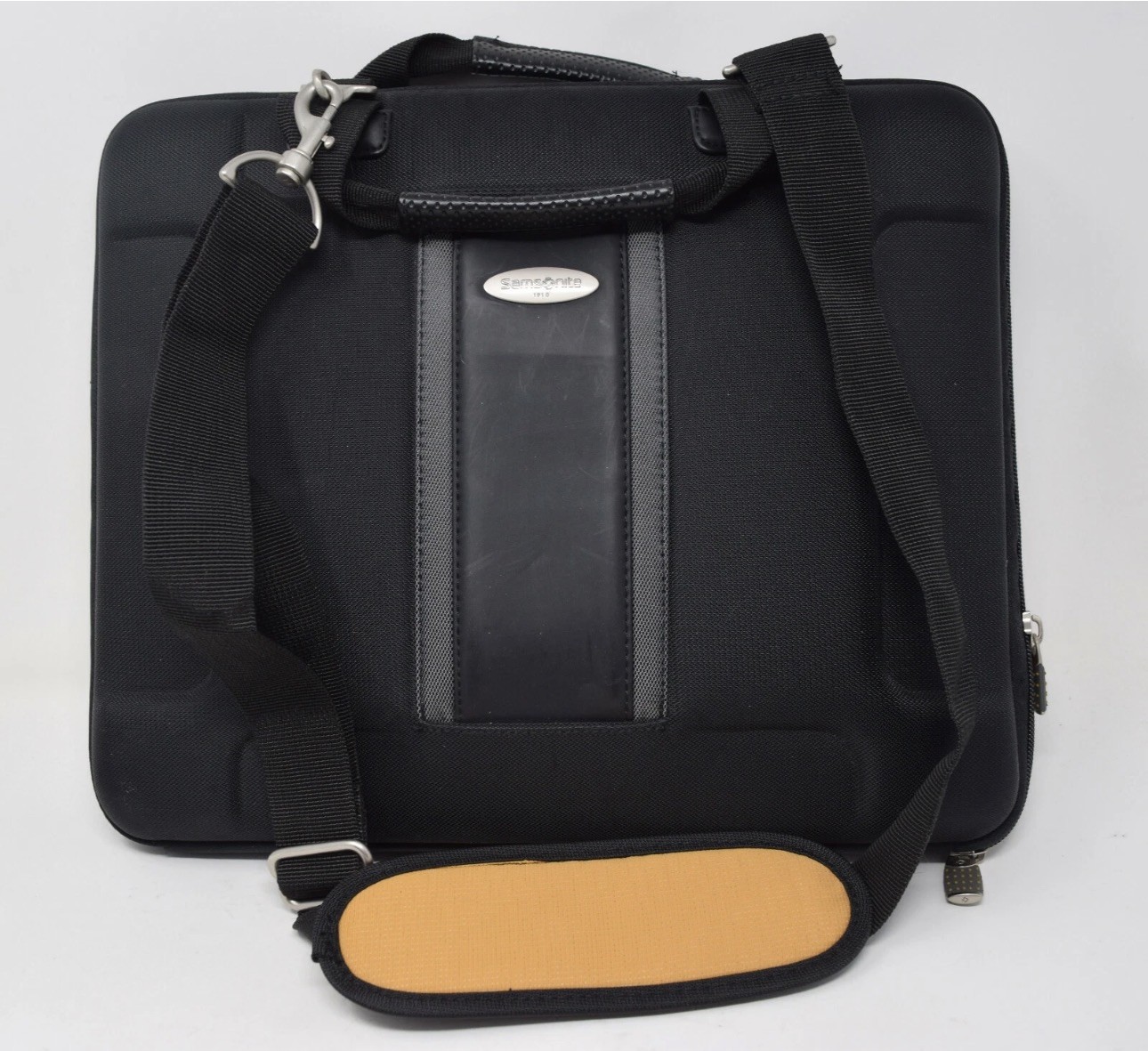 Samsonite Black Padded Laptop MacBook Shoulder Bag Office  *smoke and pet free