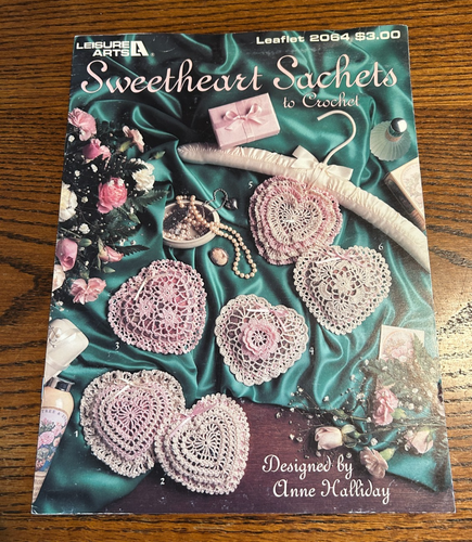 Lot 2 Crocheted Collar Booklets & 1 Sweetheart Sachets to Crochet Leisure Arts - Picture 6 of 7