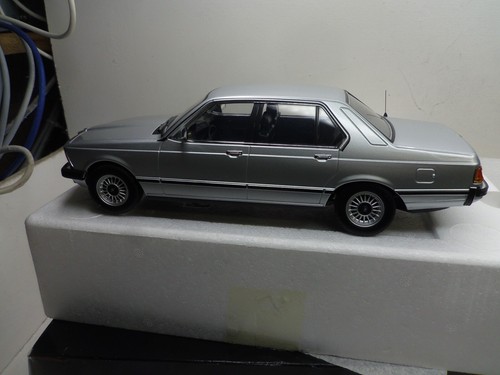 1/18 BMW KK SCALE SERIE 7 E23 - Imagen 3 de 4