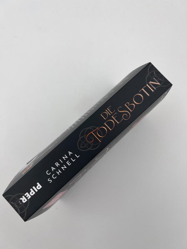 Thumbnail - Die Todesbotin | Carina Schnell | 2023 | Deutsch