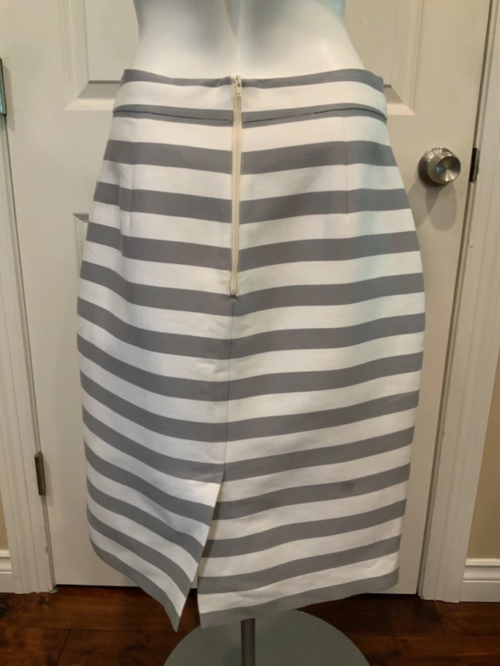 Falda lápiz Kate Spade gris y blanca a rayas, talla 8 (US) Foto 4 de 4