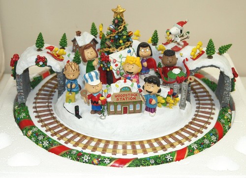 Mint! DANBURY MINT Peanuts "CHRISTMAS WONDERLAND- Woodstock Train Station" & BOX - Picture 2 of 4