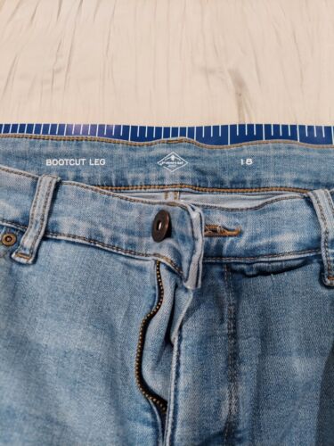 ST JOHNS BAY Womens Sz18 Jeans Bootcut Slender Blue Jeans Denim - Picture 2 of 7