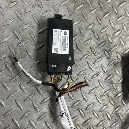 2016-18 BMW Seat Heating Control Unit Module 921646802  - Picture 5 of 10