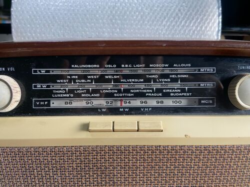 Bush VHF 81 valve radio - Picture 2 of 13