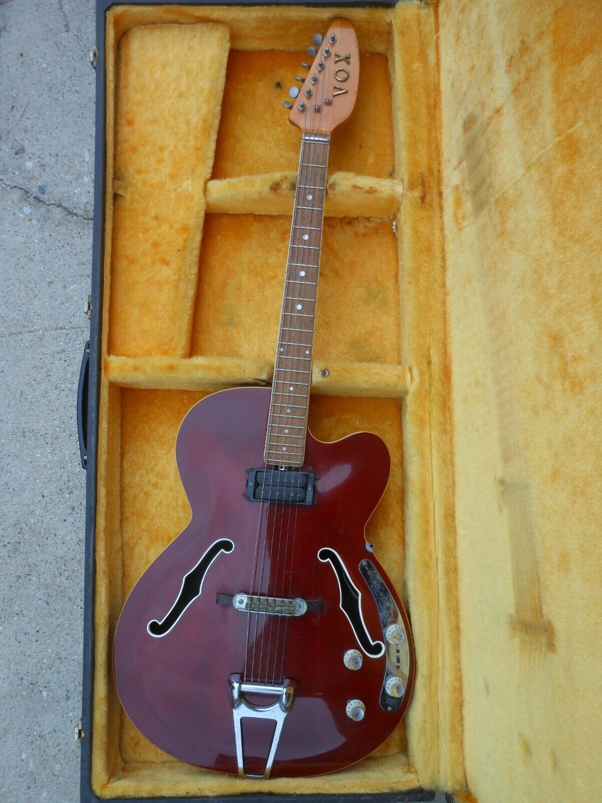 1967-68 Vox Bossman Hollowbody Electric Guitar Cherry Red w/ Original Case V265 - Picture 11 of 12