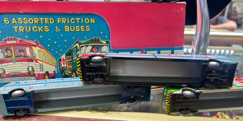 Seltener Friktion LKW und Busse 5 verschiedene mit Vitrine - 1950er Japan unvollständig - Bild 10 von 22