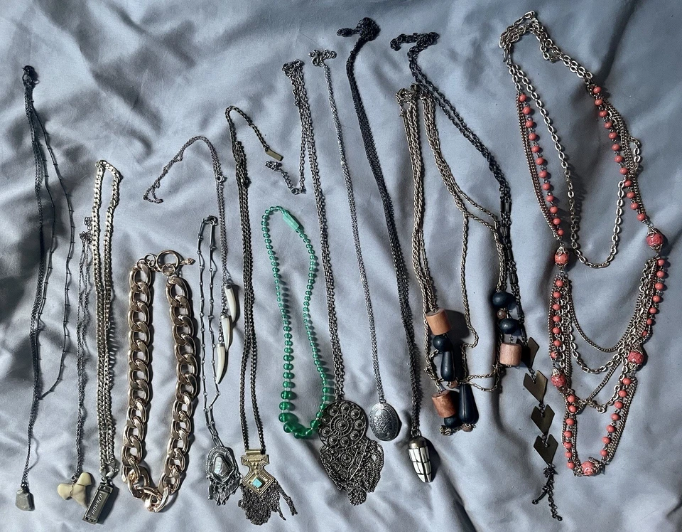 LOTE DE COLLARES 13 Collares Cleobella Vintage Medallón Urban Outfitters Hohner Boho