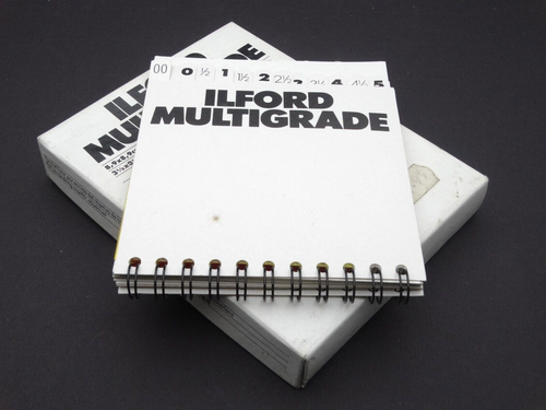 Ilford Multigrado 8,9 x 8,9 cm / 31/2 x 31/2 pulgadas Juego de filtros de 12 piezas - Corte a 71/2 x 71/2 cm - Imagen 2 de 4