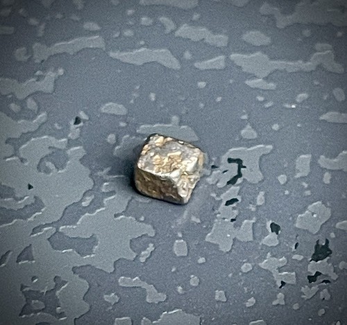 Sehr seltener Platin Kristall mit Gold , Konder , 0,42 gr , PT 25 , - Bild 4 von 7
